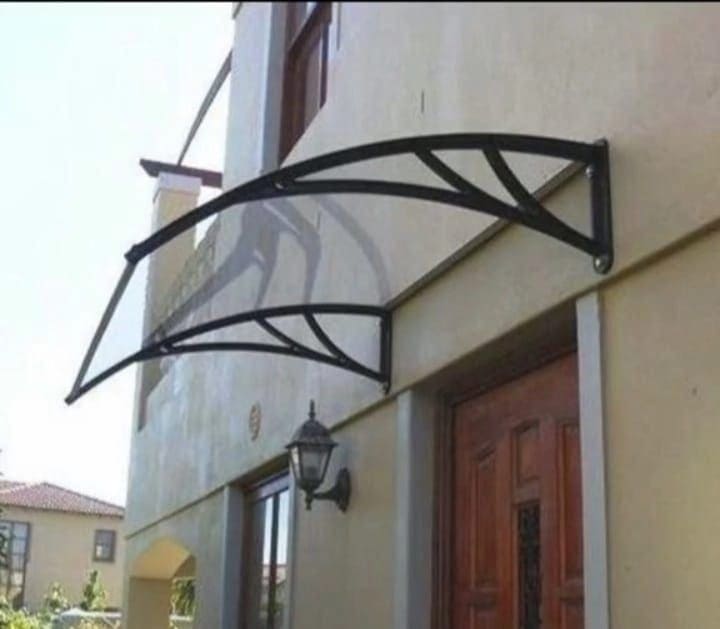 مقارنة بين مظلات HDPE وPVC