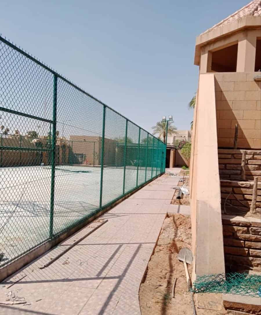 حماية ملاعب المدارس والجامعات بشبك أمان متطور ومقاوم
